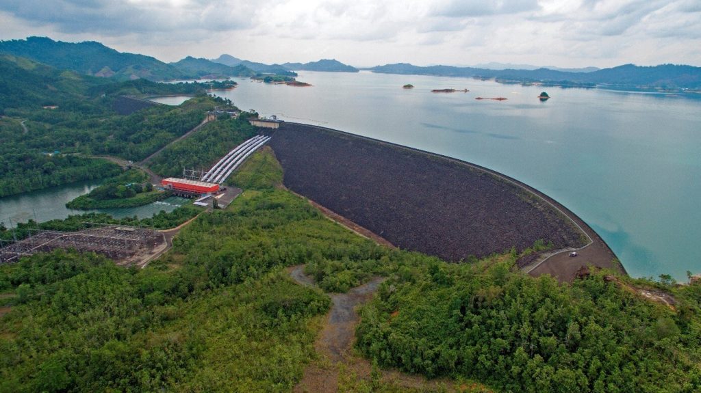 background dam batang ai